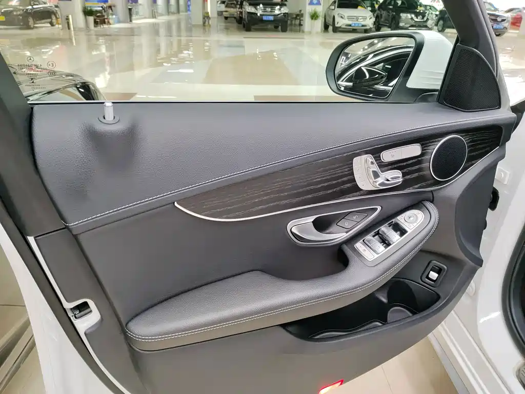 Mercedes-Benz C-Class 2019 — фото 11