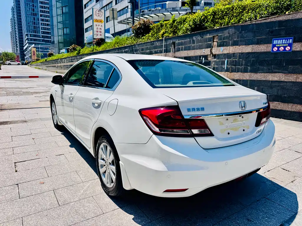 Honda Civic 2015 — фото 11