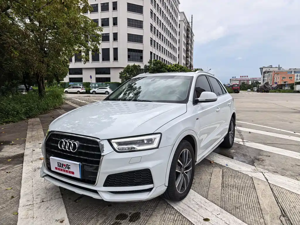 Audi Q3 2019 — фото 1
