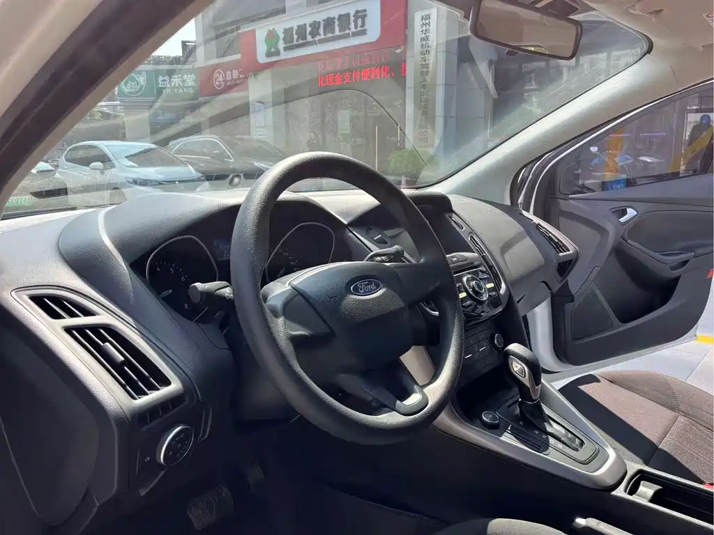Ford Focus 2019 — фото 11