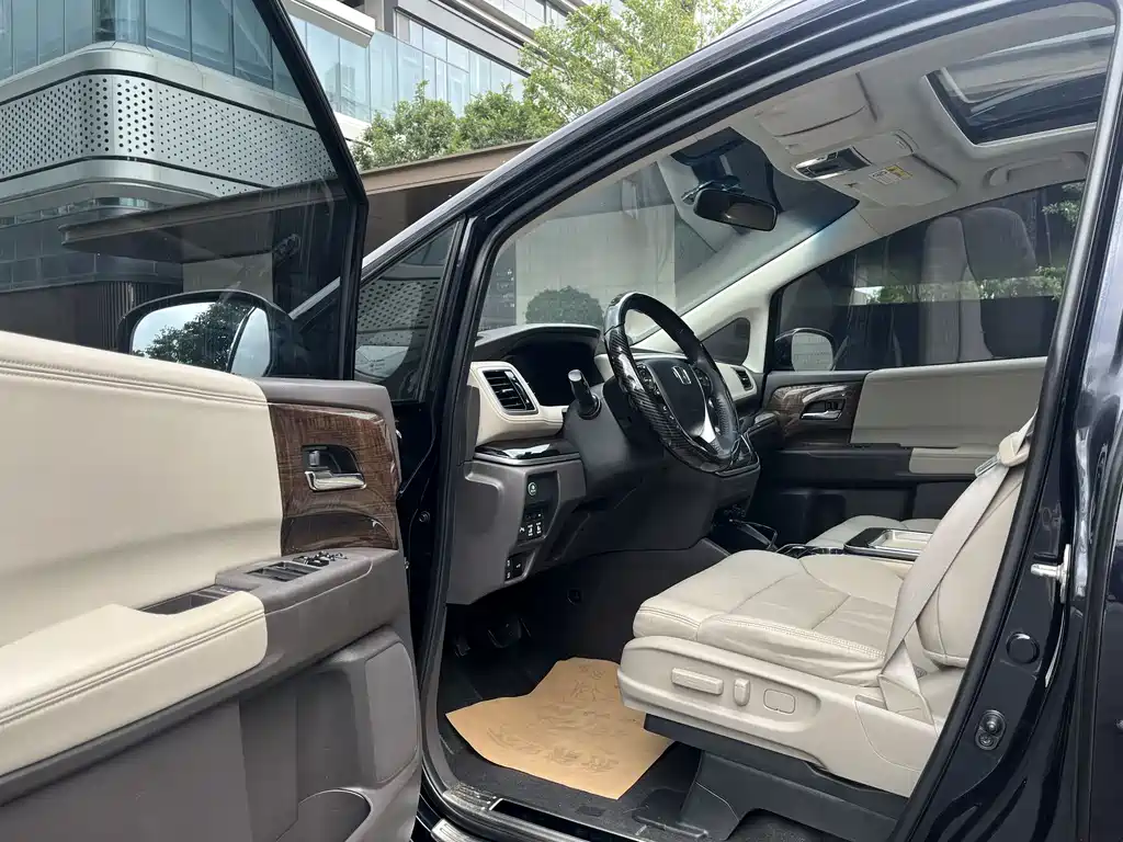 Honda Odyssey 2017 — фото 11