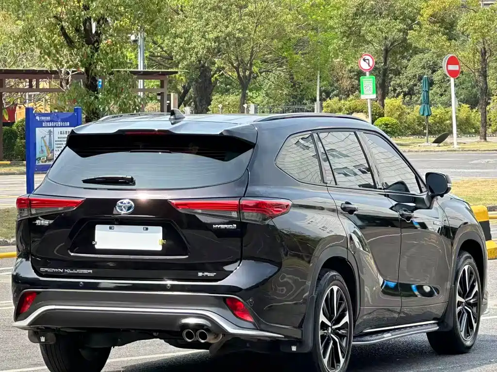 Toyota Crown Kluger 2022 — фото 15