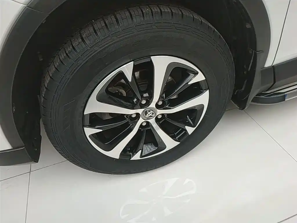 Toyota RAV4 2016 — фото 23