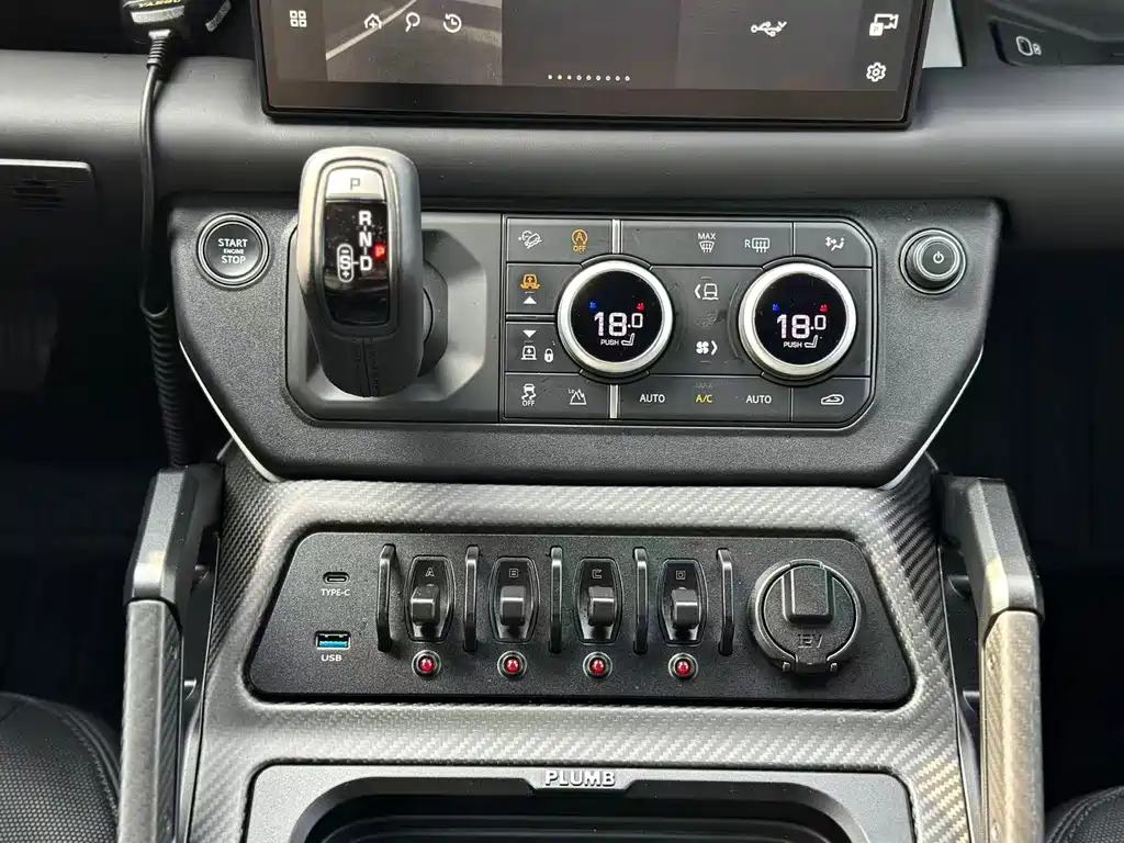 Land Rover Defender 2024 — фото 12