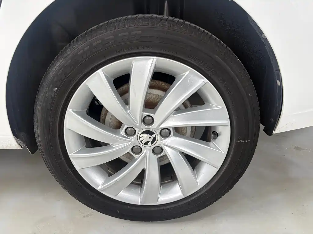 Skoda Rapid 2019 — фото 12