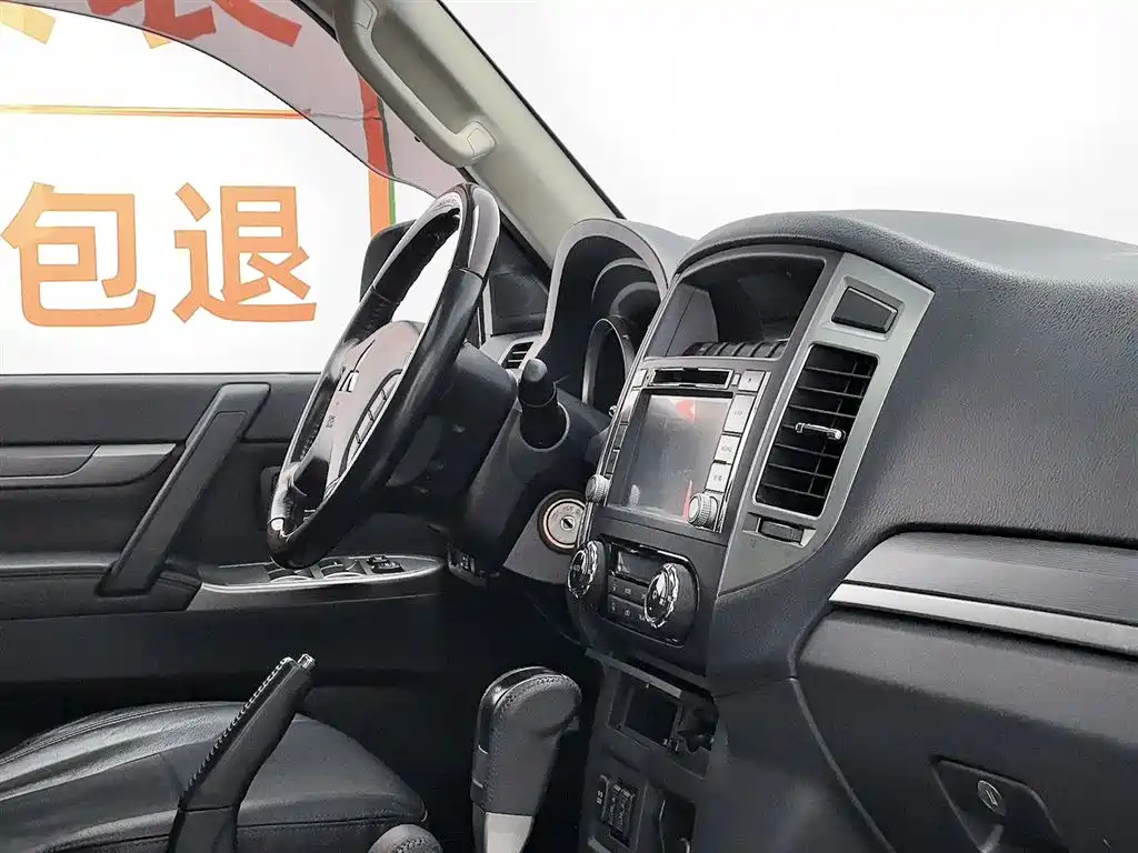 Mitsubishi Pajero 2015 — фото 22
