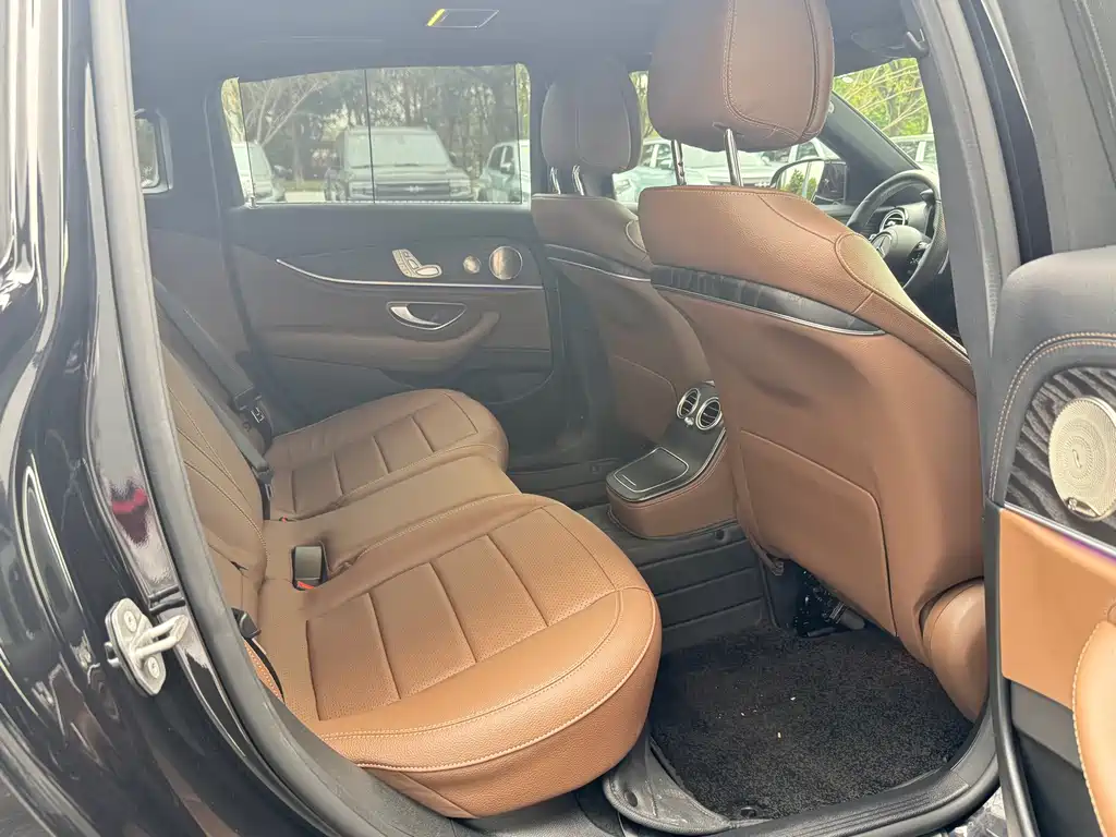 Mercedes-Benz E-Class 2020 — фото 12