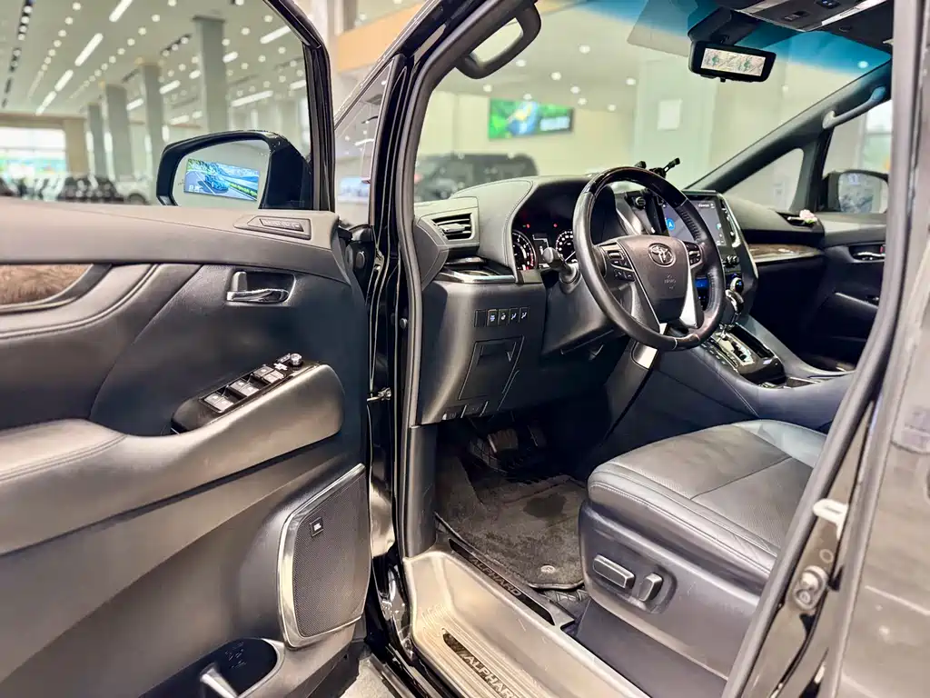 Toyota Alphard 2020 — фото 8