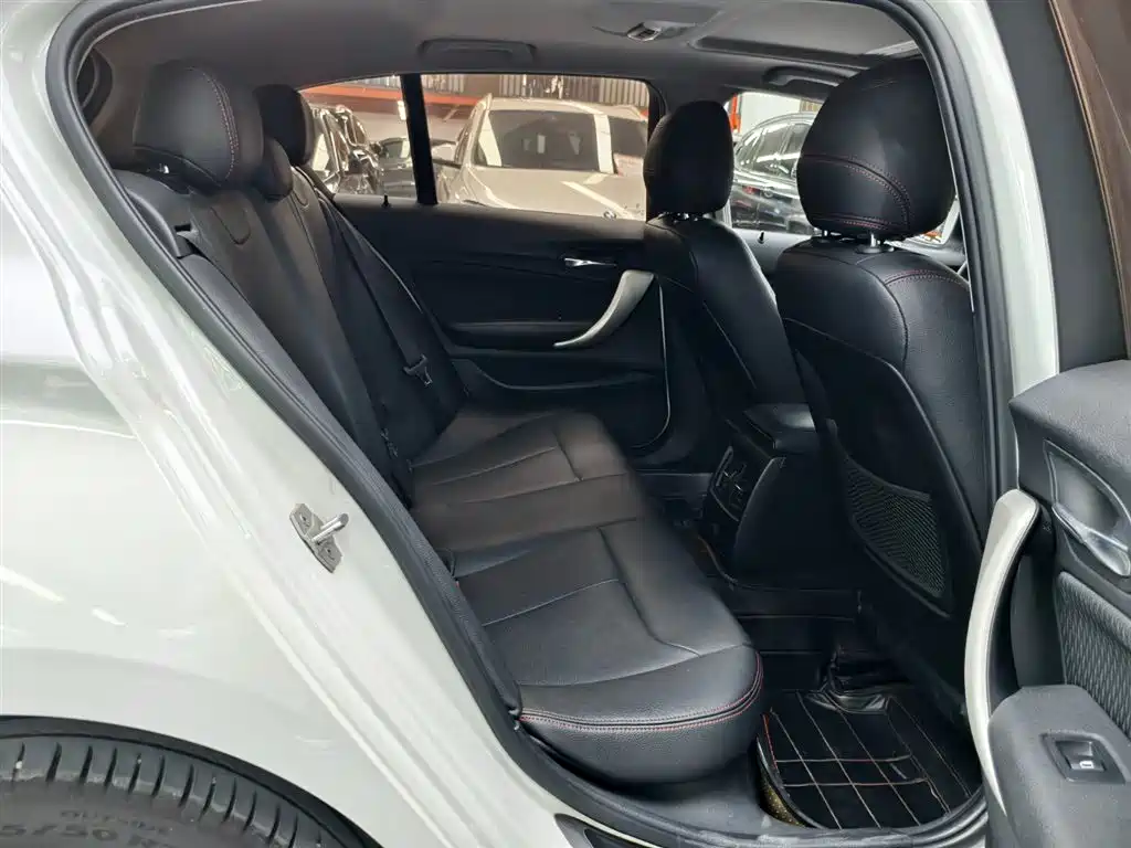 BMW 1 Series 2015 — фото 13