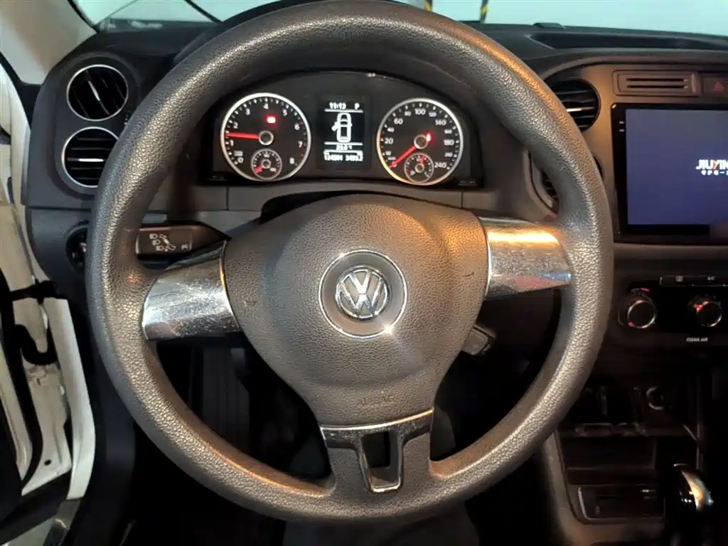 Volkswagen Tiguan 2016 — фото 11