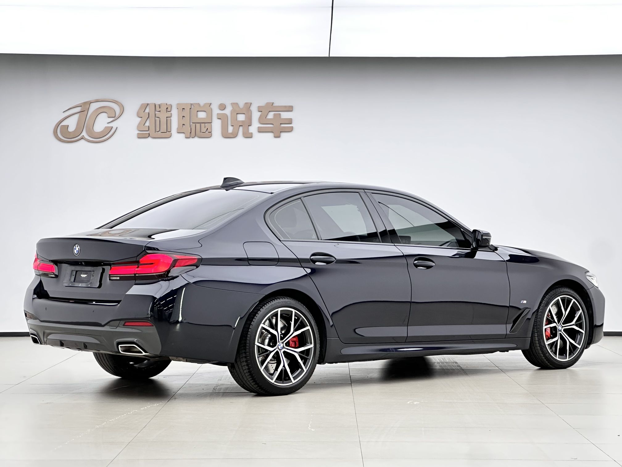 BMW 5 Series 2021 — фото 16