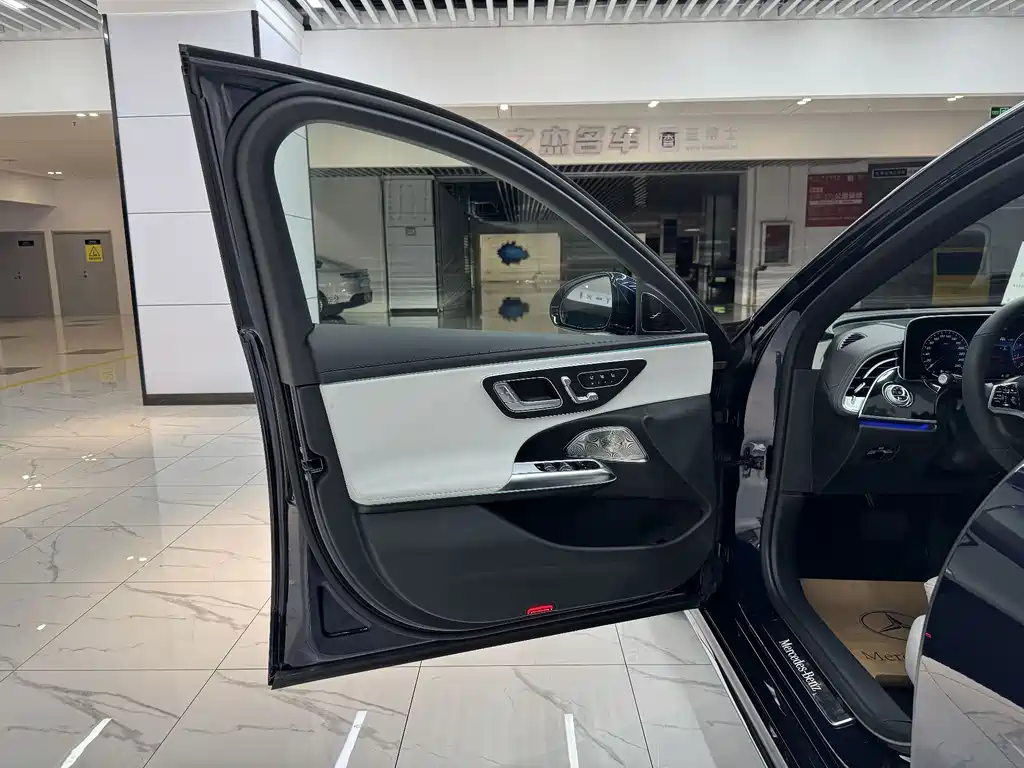 Mercedes-Benz E-Class 2023 — фото 16