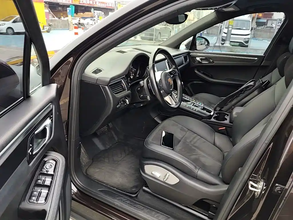 Porsche Macan 2017 — фото 16