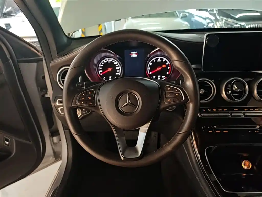 Mercedes-Benz GLC 2018 — фото 11