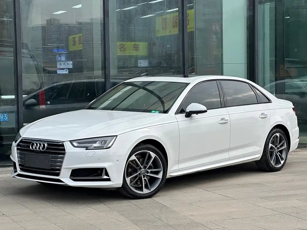 Audi A4L 2018 — фото 1