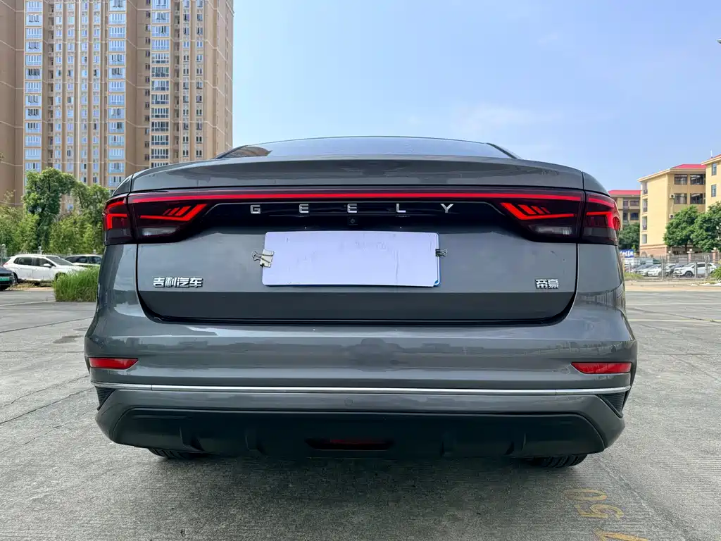 Geely Emgrand 2021