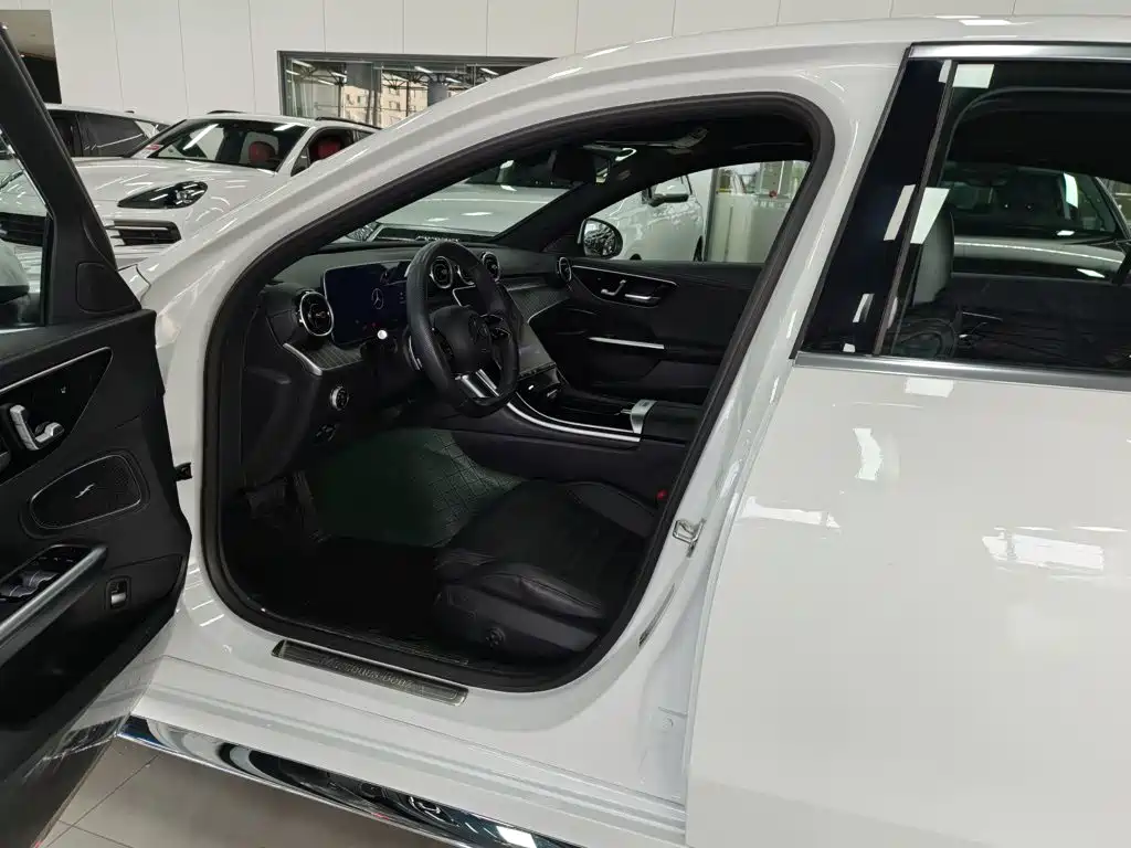 Mercedes-Benz C-Class 2023 — фото 9