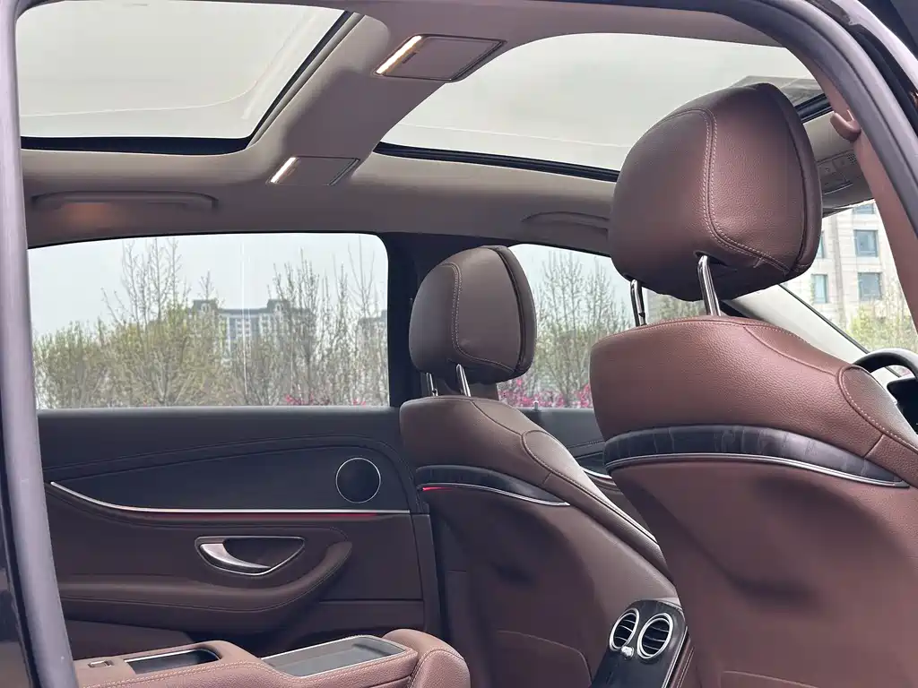 Mercedes-Benz E-Class 2022 — фото 14