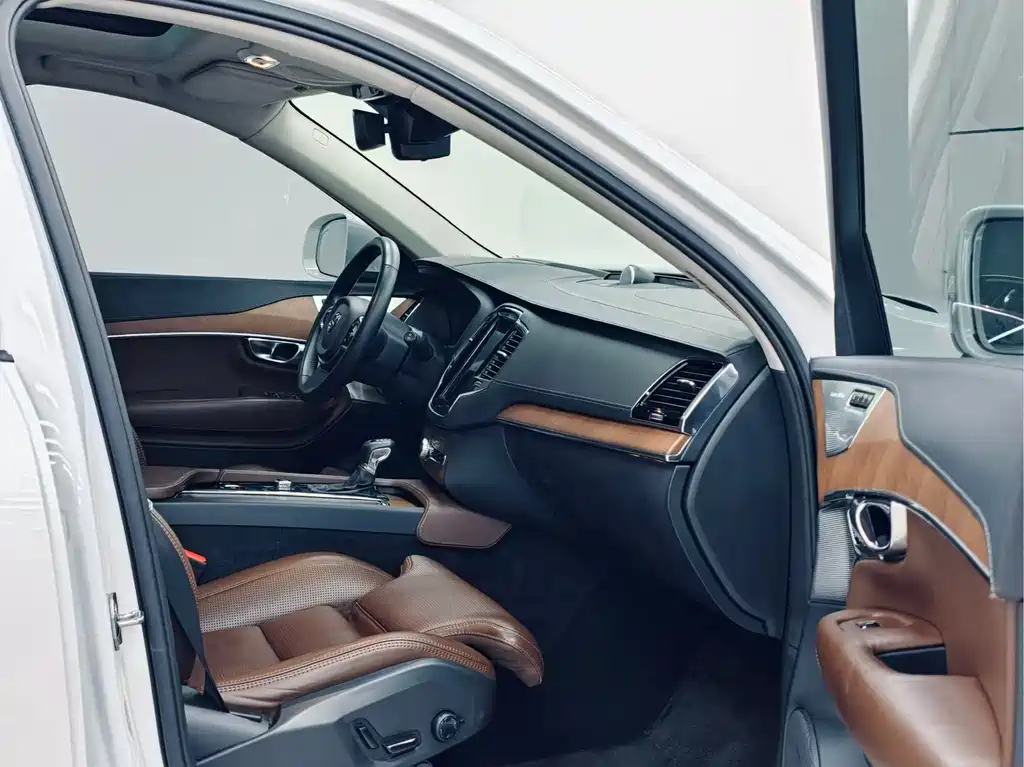Volvo XC90 2017 — фото 11