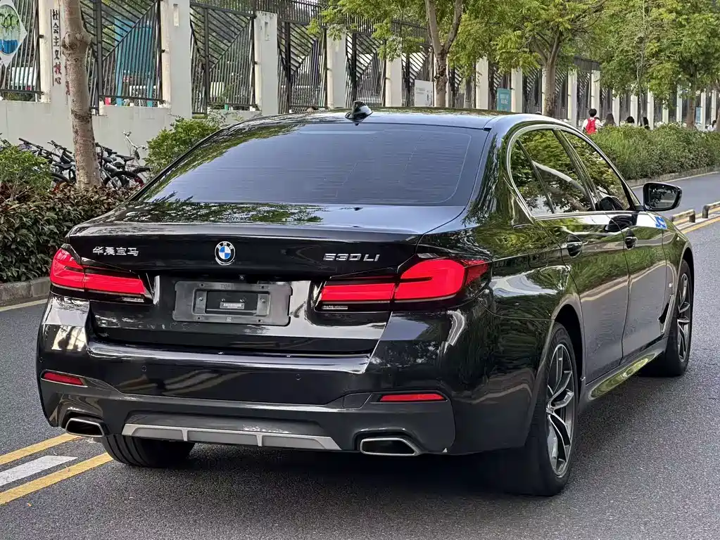 BMW 5 Series 2022 — фото 9