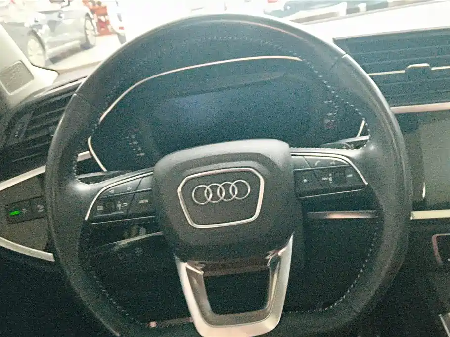 Audi Q3 2021 — фото 15