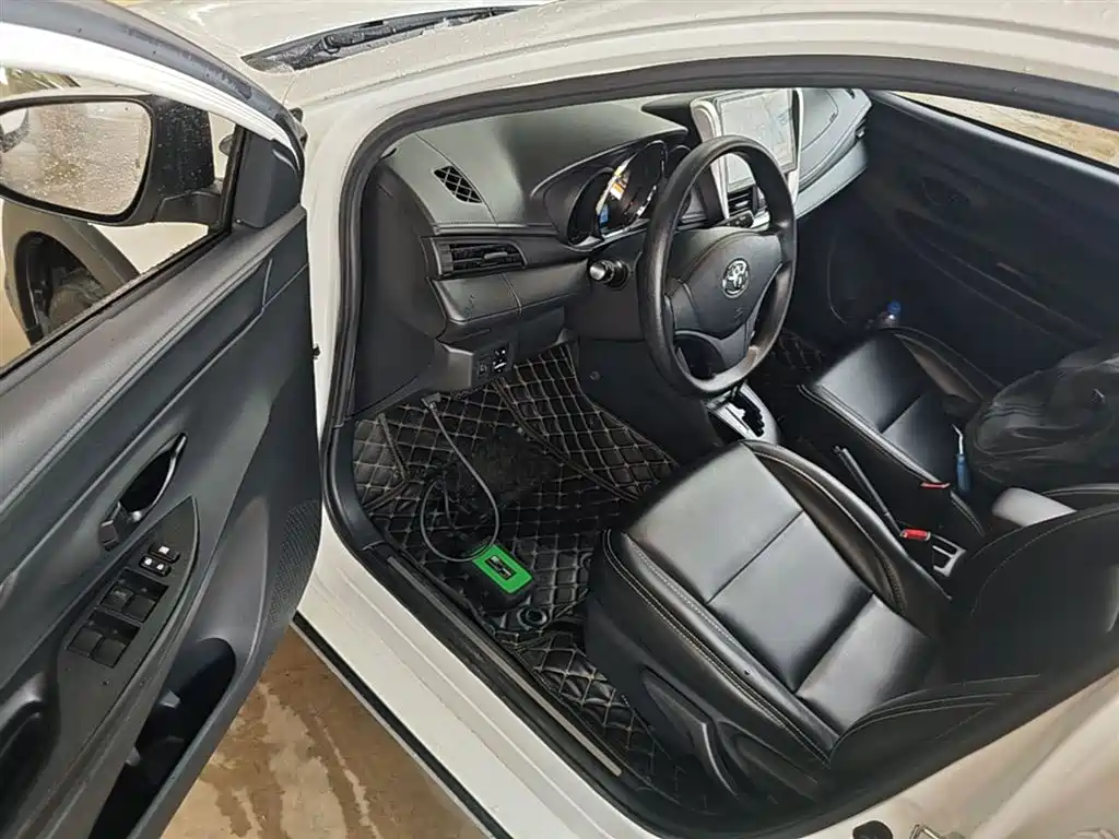Toyota Yaris L 2021 — фото 16