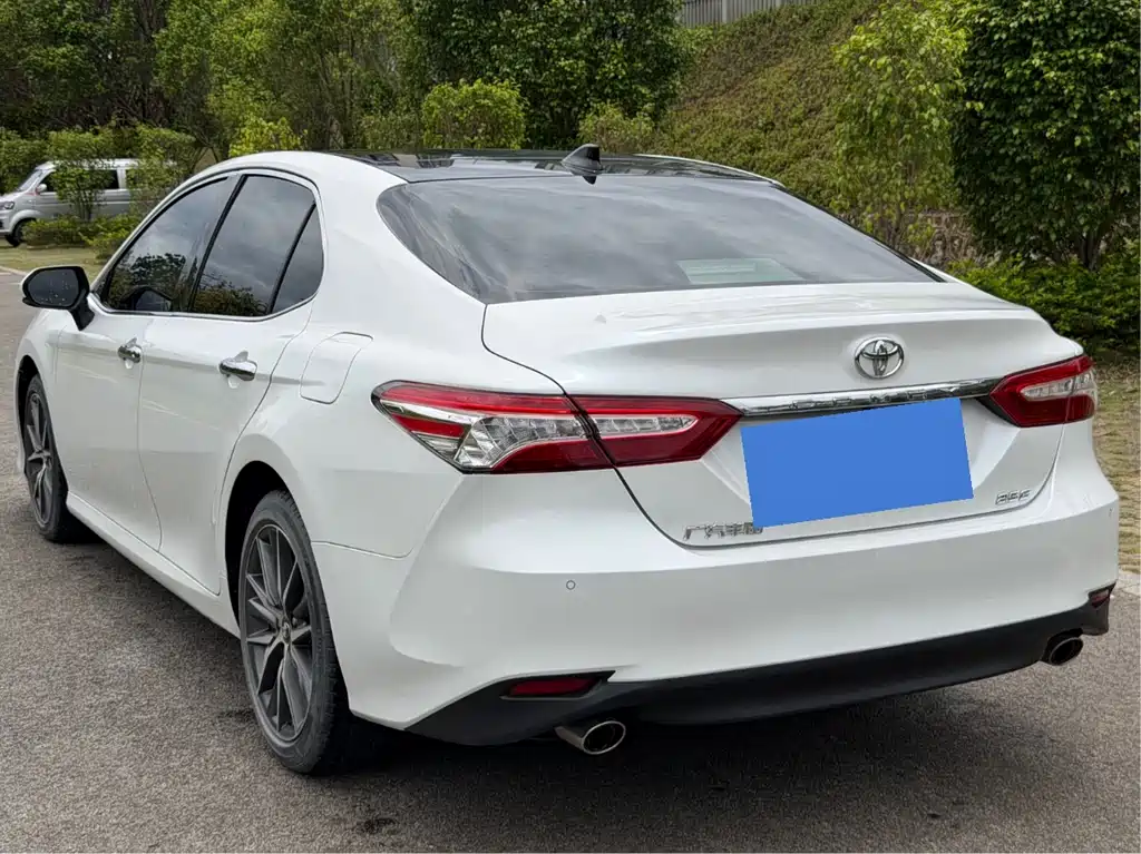 Toyota Camry 2022 — фото 4