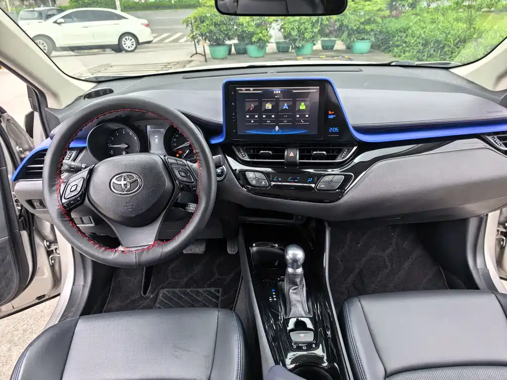 Toyota C-HR 2021 — фото 12