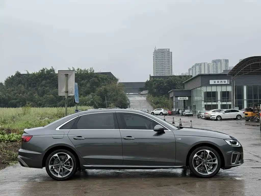 Audi A4L 2023 — фото 22