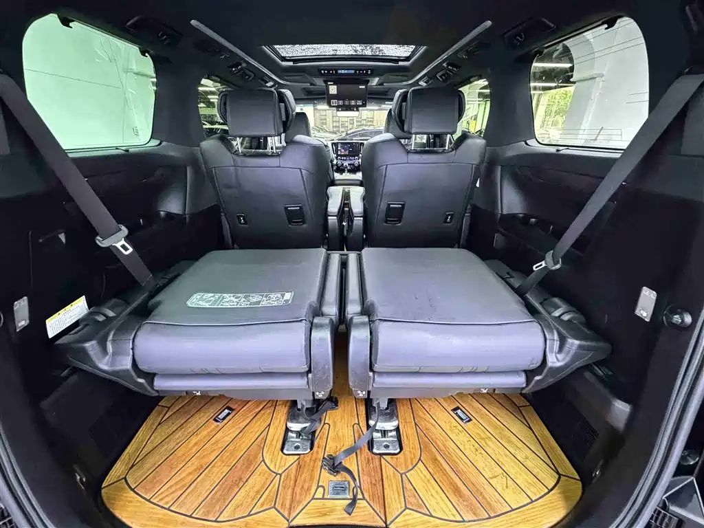 Toyota Alphard 2021 — фото 25
