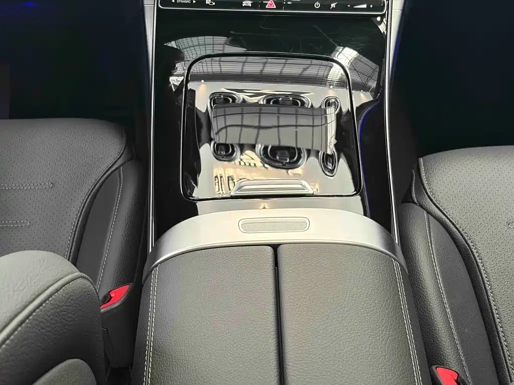 Mercedes-Benz C-Class 2024 — фото 15