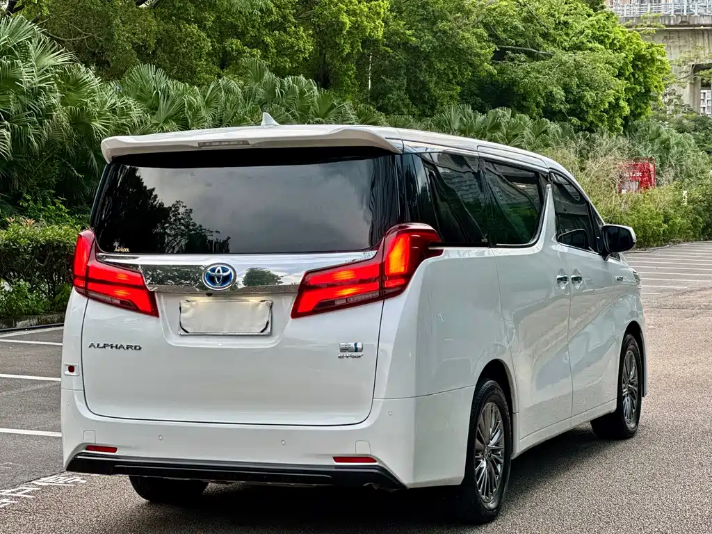 Toyota Alphard 2021 — фото 14