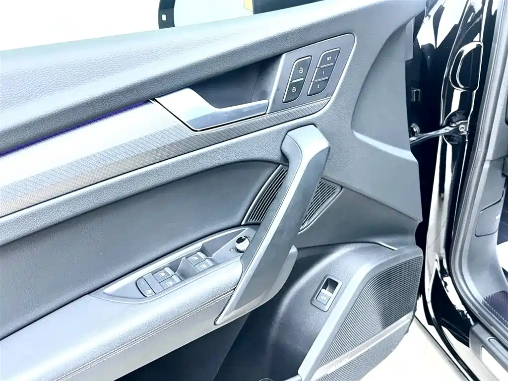 Audi Q5L 2023 — фото 20