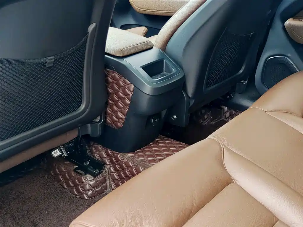 Volvo XC60 2022 — фото 9