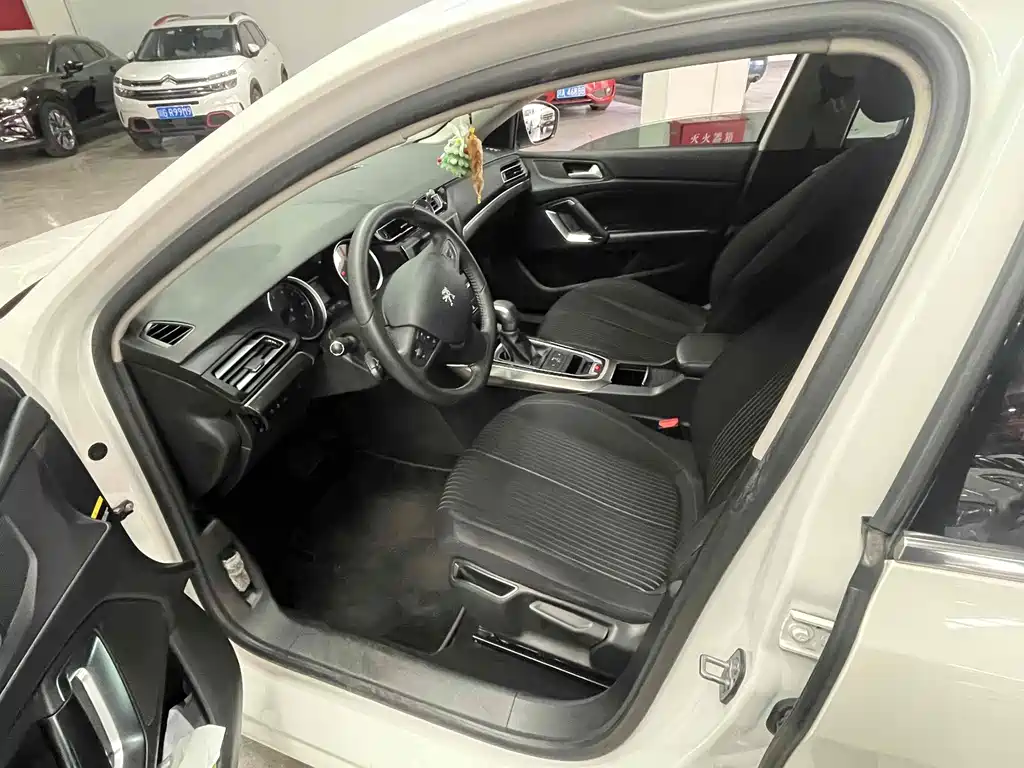 Peugeot 408 2016