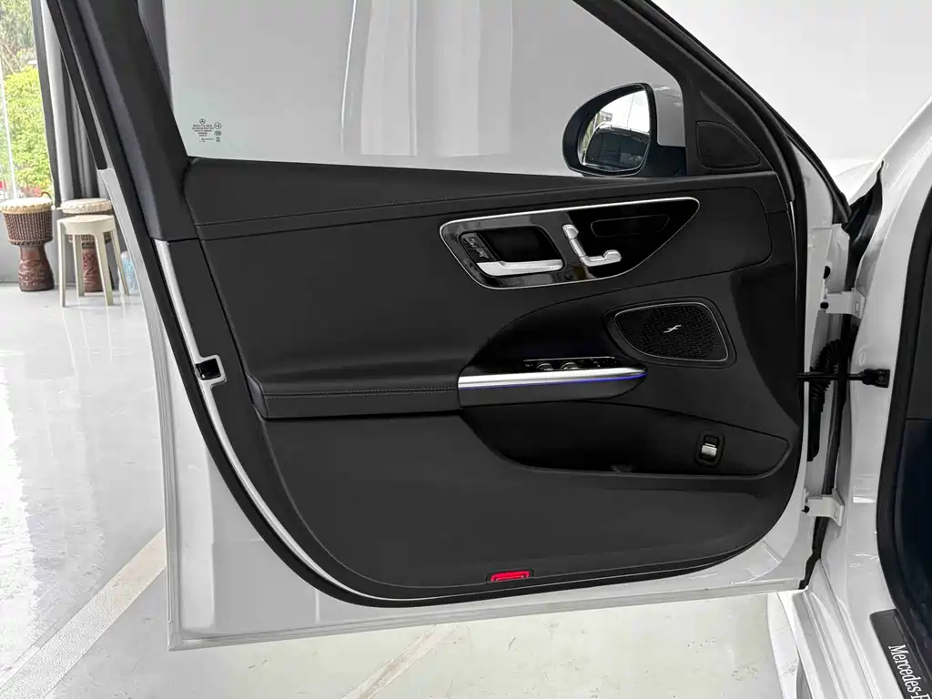Mercedes-Benz C-Class 2024 — фото 21