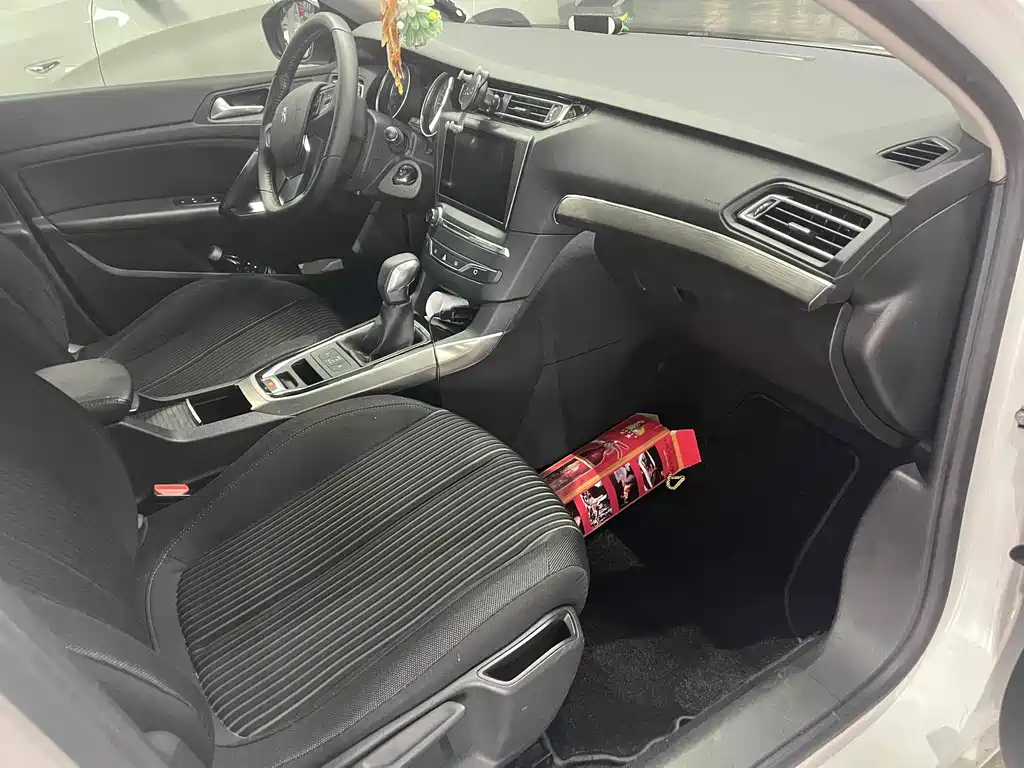Peugeot 408 2016