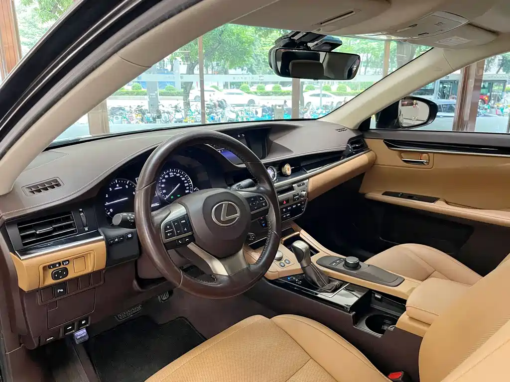 Lexus ES 2016