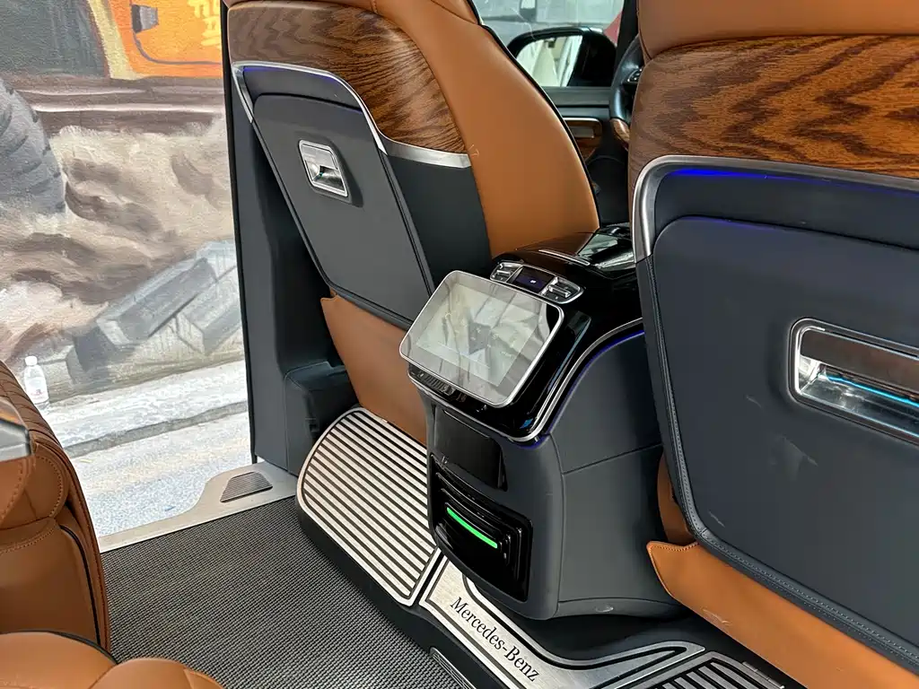 Mercedes-Benz V-Class 2023 — фото 7