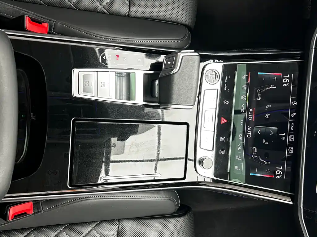 Audi A8 2023 — фото 13