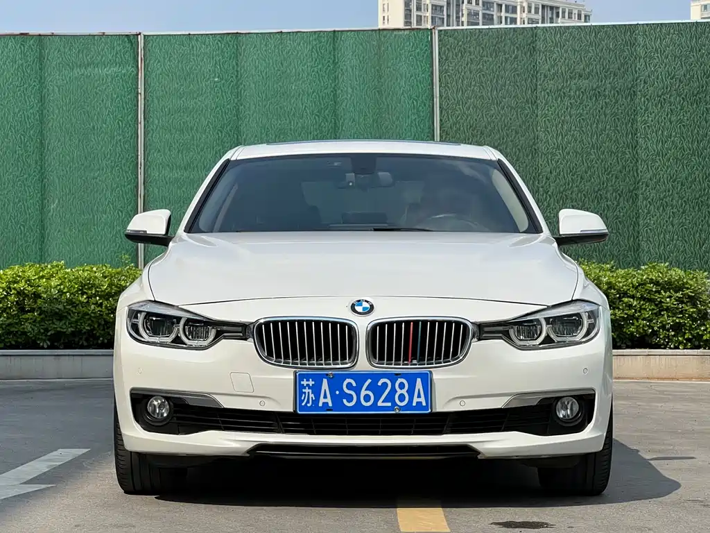 BMW 3 Series 2019 — фото 13