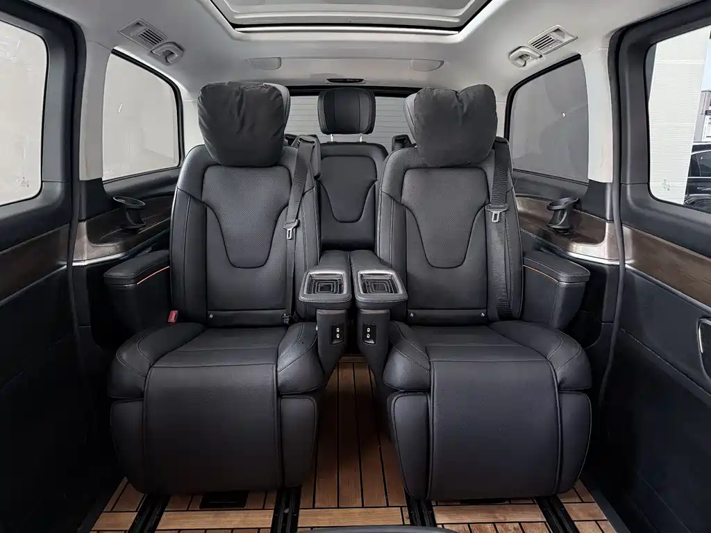 Mercedes-Benz V-Class 2021 — фото 12