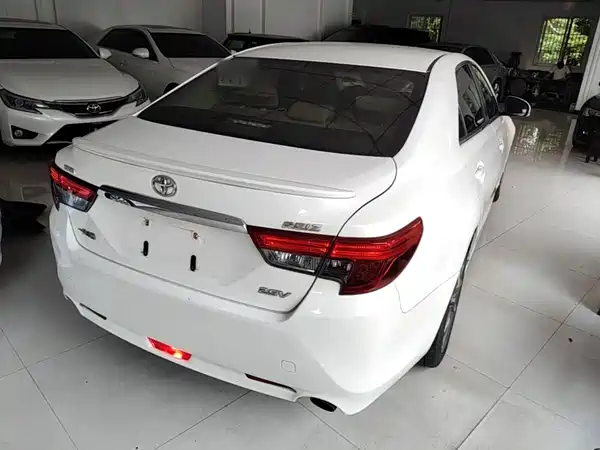 Toyota Reiz 2016