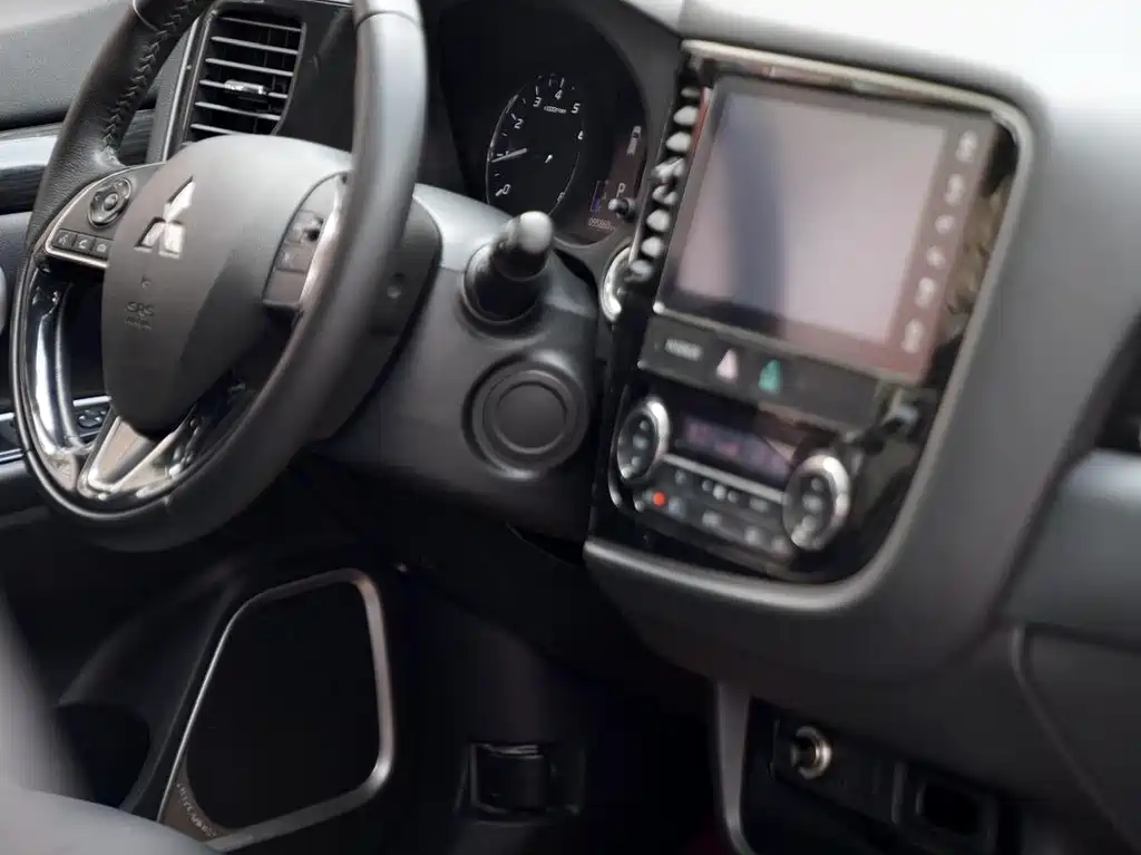 Mitsubishi Outlander 2019 — фото 15