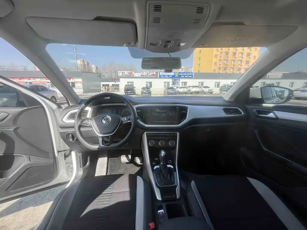 Volkswagen T-Roc 2023
