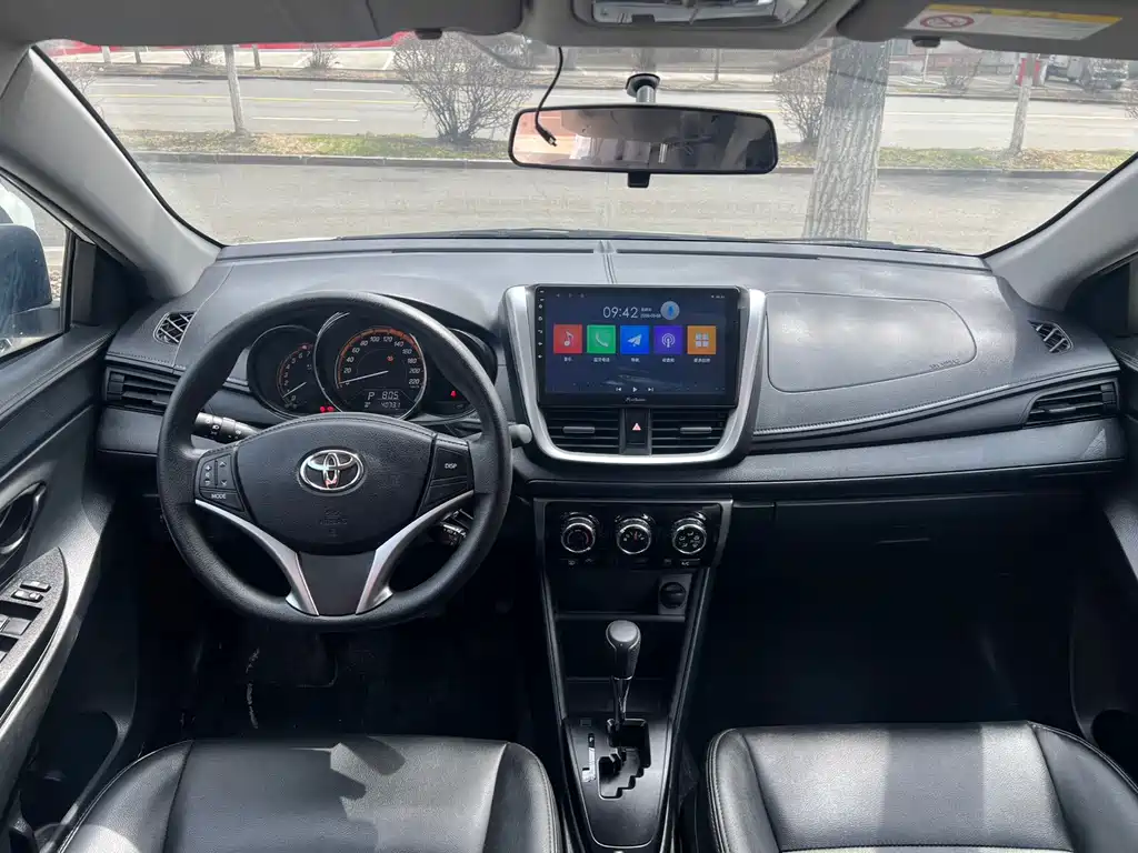 Toyota Yaris L 2022 — фото 15