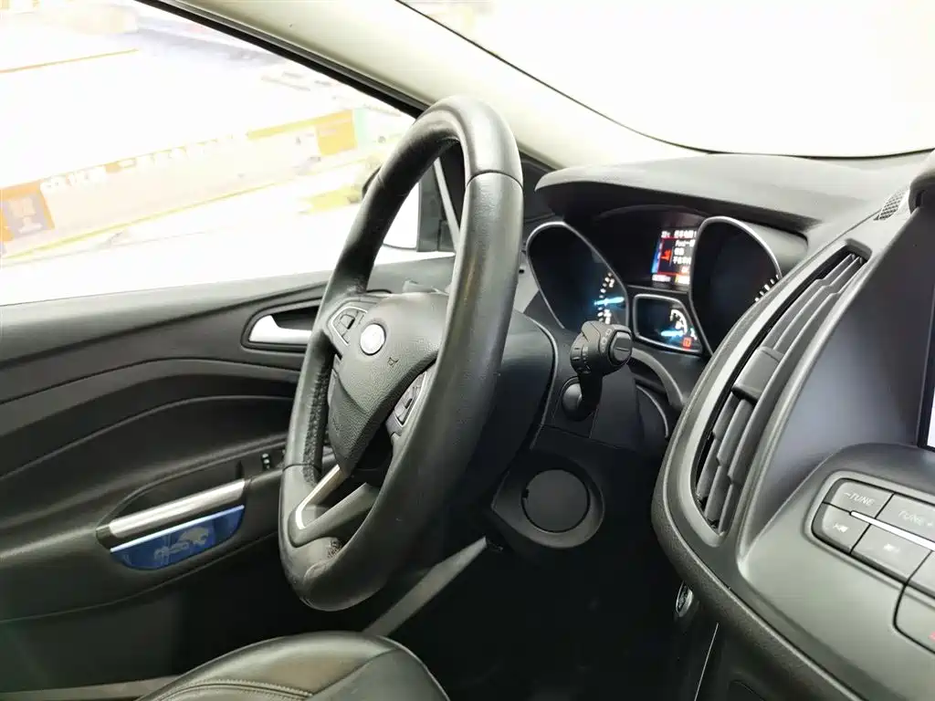 Ford Kuga 2018 — фото 22