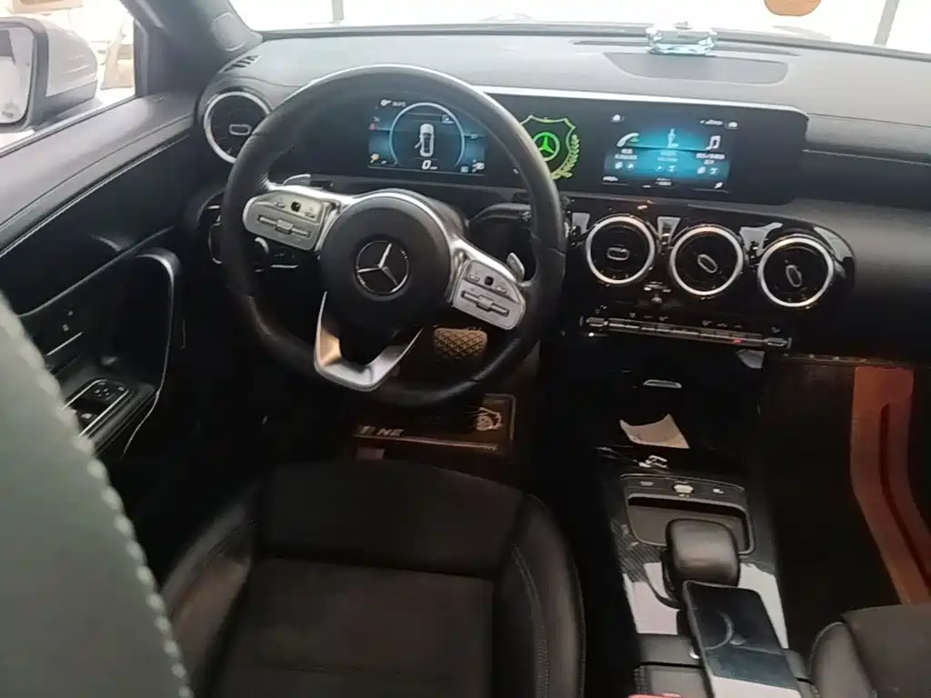 Mercedes-Benz A-Class 2019 — фото 10