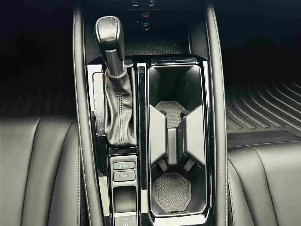 Honda Accord 2023 — фото 17