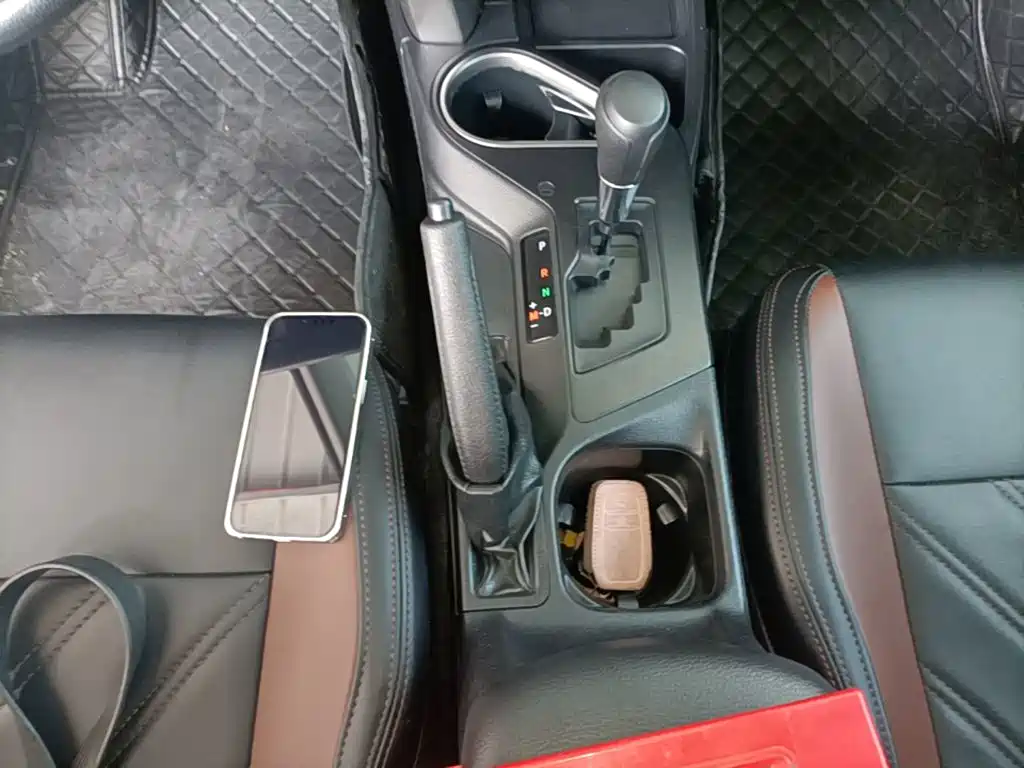 Toyota RAV4 2019 — фото 11
